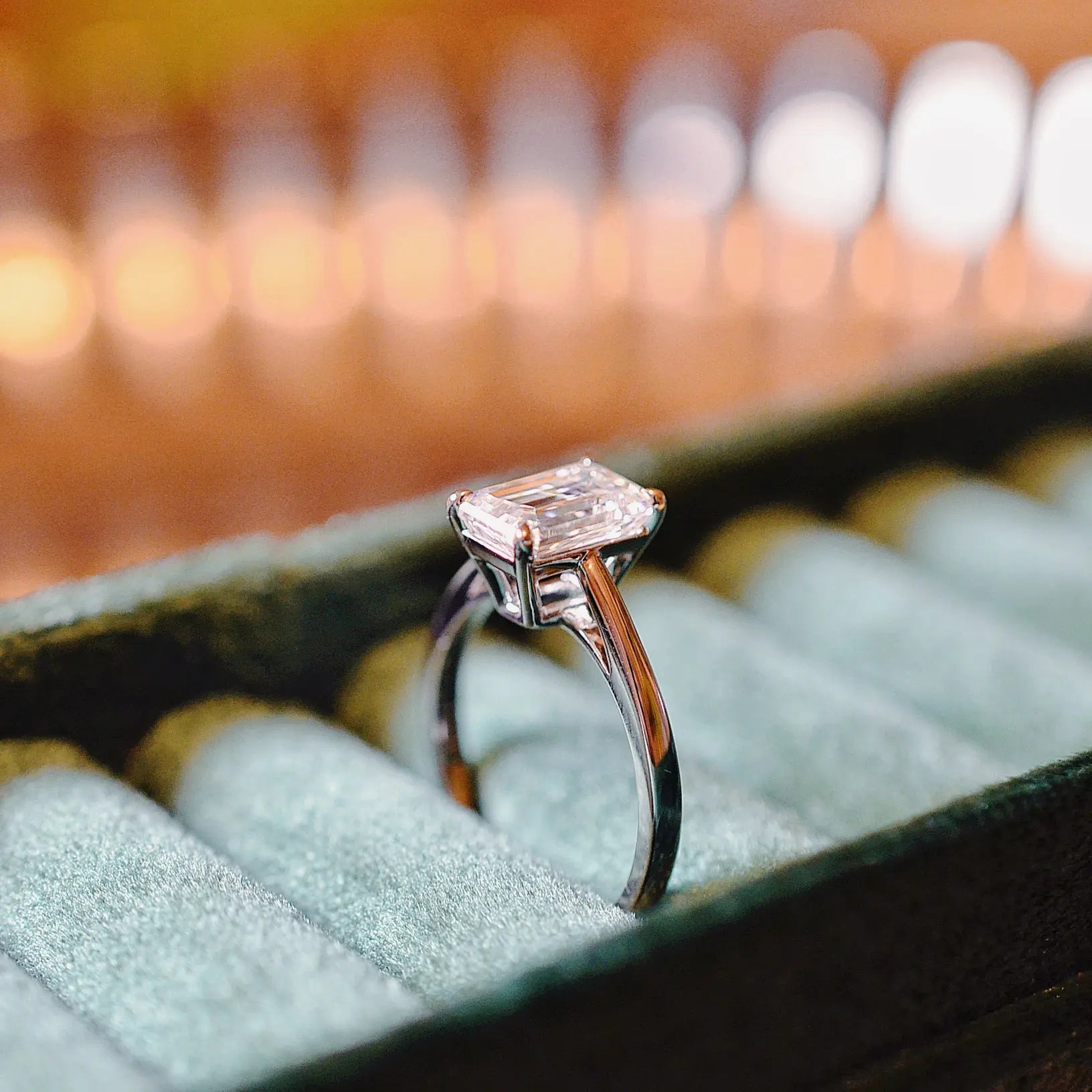 Bague de fiançailles Lune ll - Diamant de laboratoire - 2,1 carats - Émeraude -Or blanc 18K - taille 52 diamelys