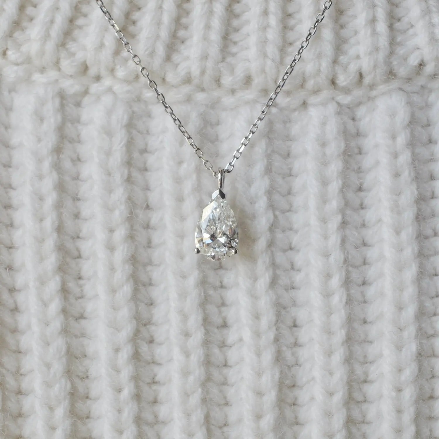 Collier Nova – Or blanc 14 carats – Poire 1 carat diamelys