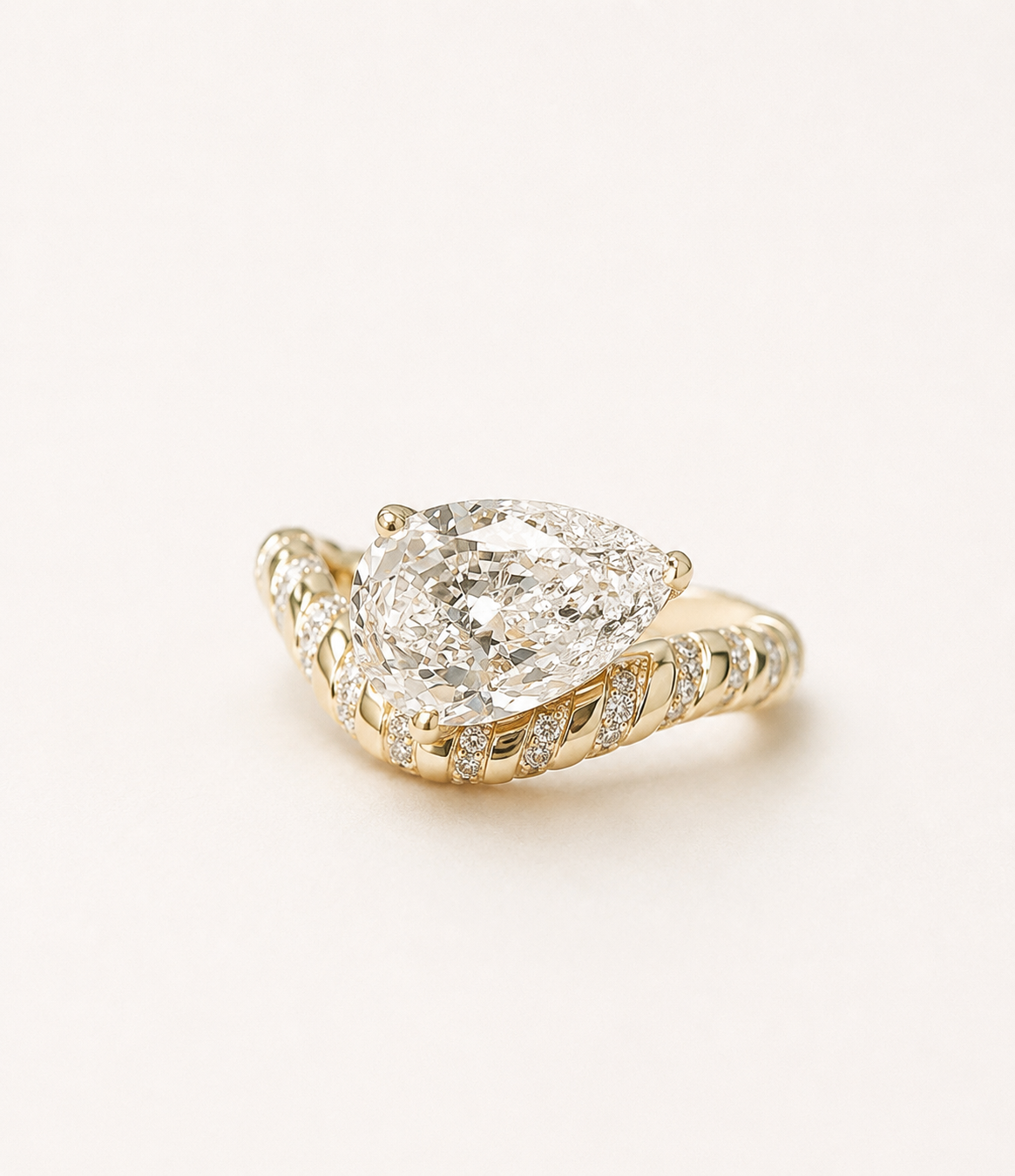 Bague Élia – Diamant de laboratoire taille poire – Personnalisable