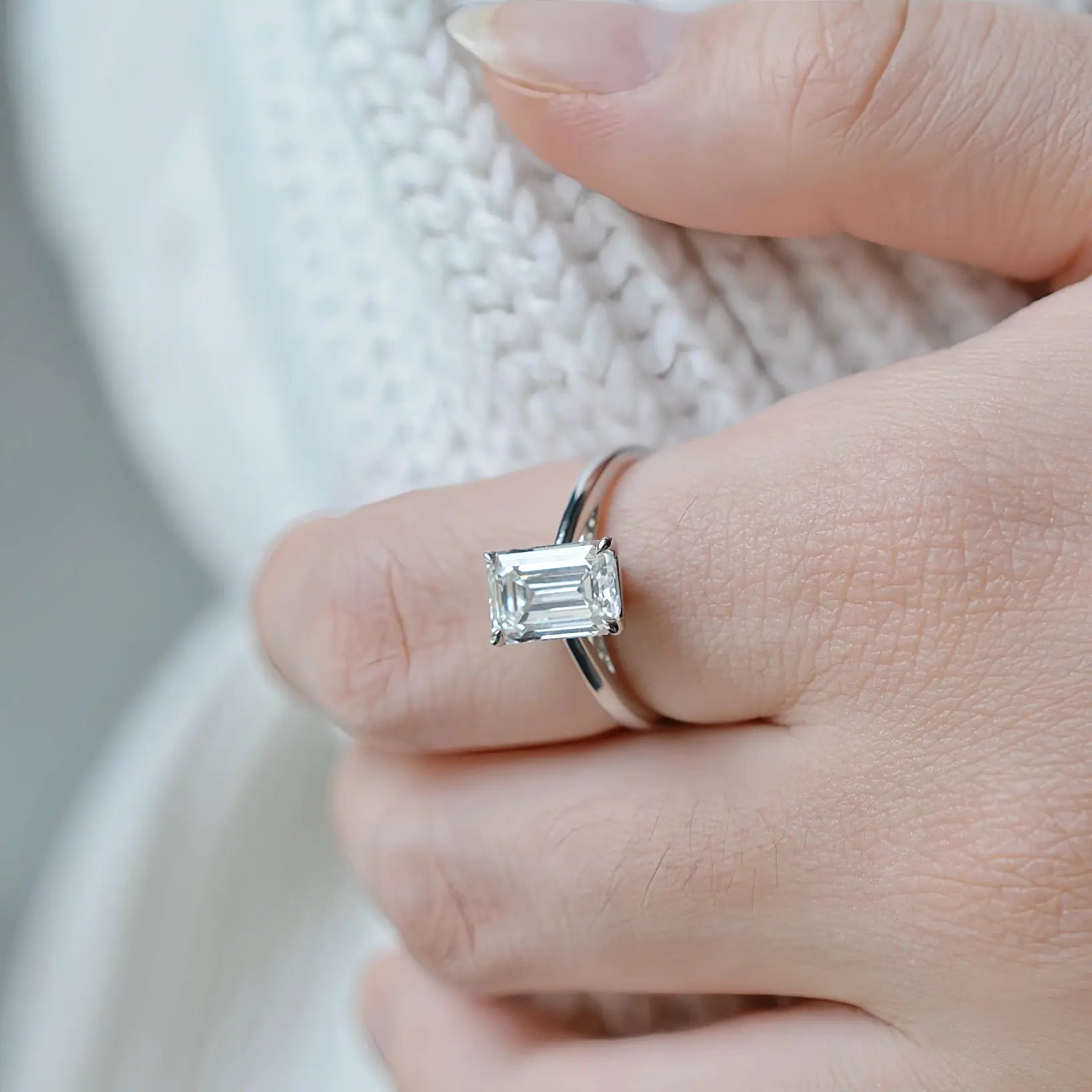 Bague de fiançailles Lune ll - Diamant de laboratoire - 2,1 carats - Émeraude -Or blanc 18K - taille 52 diamelys
