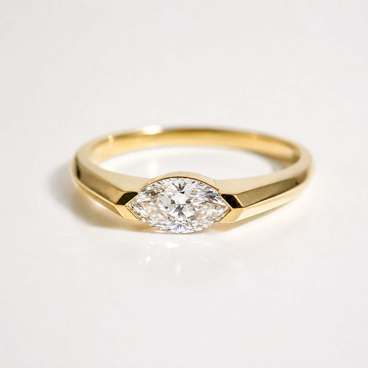 Bague solitaire Oria - Diamants de laboratoire - Or jaune 14 carats -Marquise 0.51 carats - taille 52