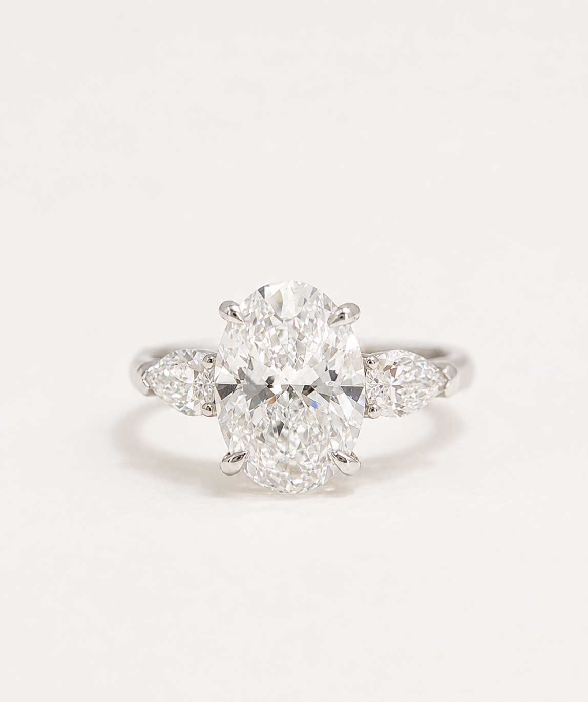 Célestine Ring – Oval-Cut Lab-Grown Diamond – Customizable