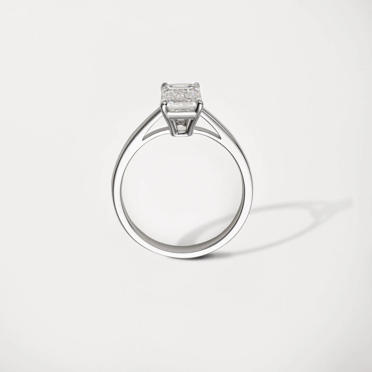 Bague de fiançailles Lune ll - Diamant de laboratoire - 2,1 carats - Émeraude -Or blanc 18K - taille 52 diamelys
