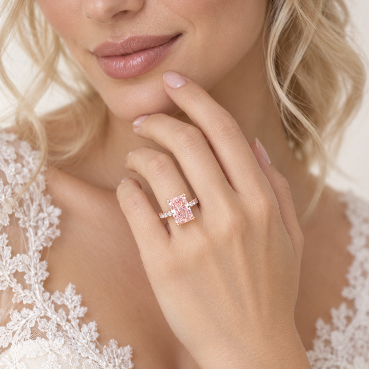 Bague Soléna – Diamant rose de laboratoire taille radiant – Personnalisable