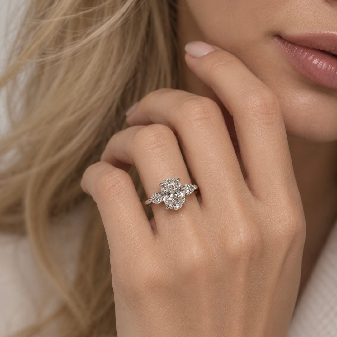 Célestine Ring – Oval-Cut Lab-Grown Diamond – Customizable