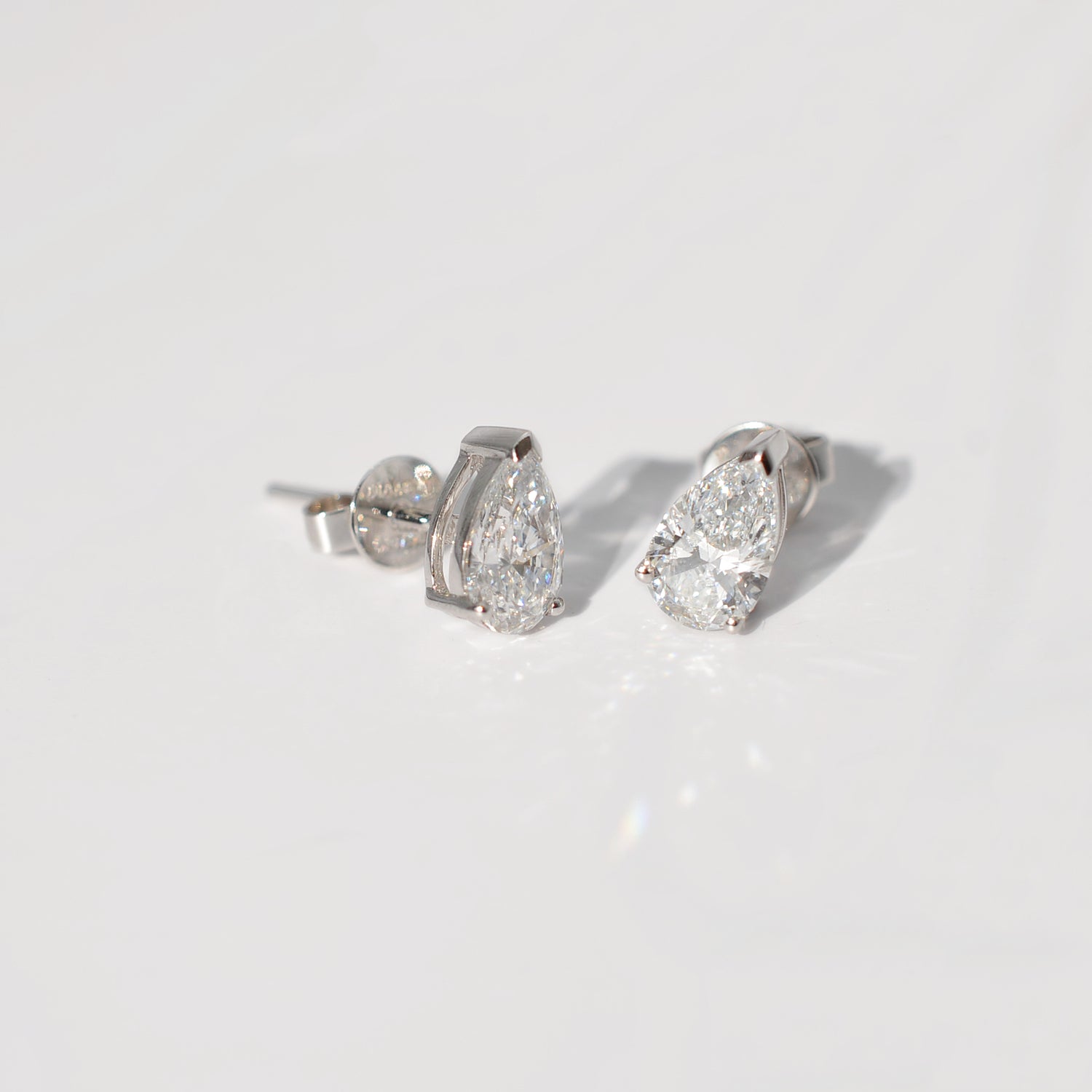 Boucles d’oreilles Nova – Or blanc 18 carats – Poire 0,51 carat (2 X)