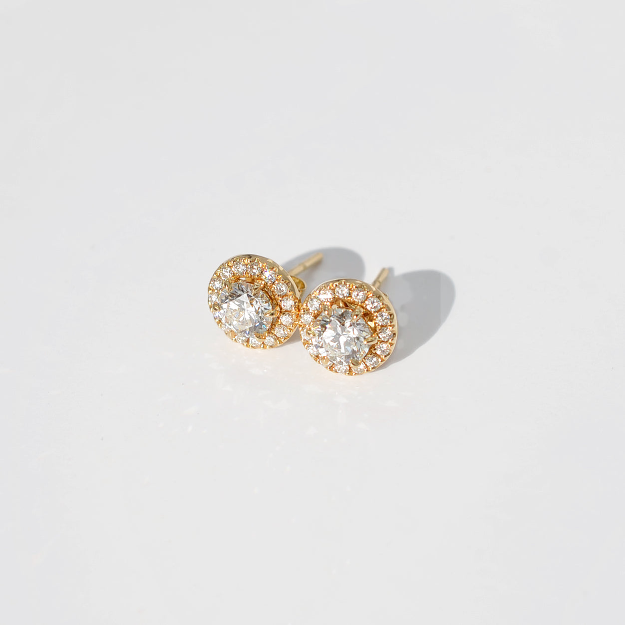 Boucles d'oreilles Elise - Diamant de laboratoire - Rond 0,5 carat (2 X) - Halo modulable - Or jaune 18K