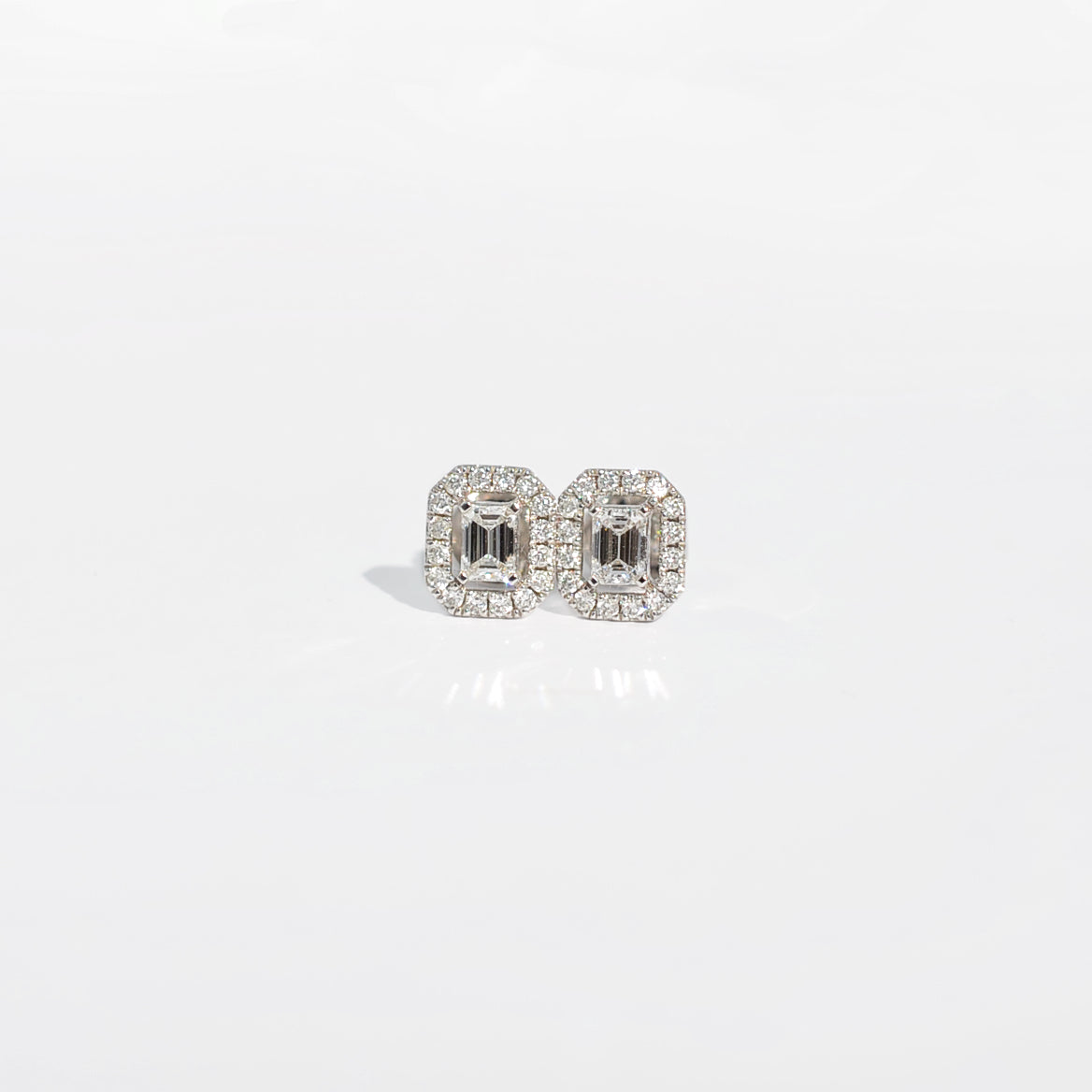 Aura Earrings - Lab-grown Diamond - Emeralds - Halo (2X)
